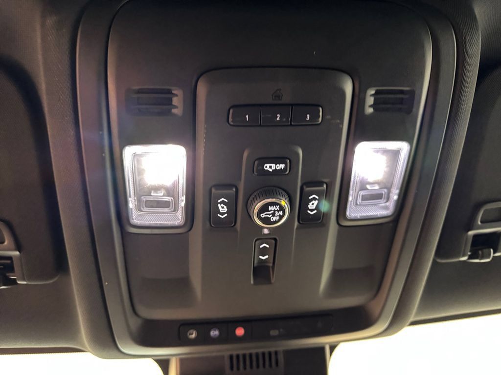 Used 2024 Chevrolet Tahoe Premier AWD/4WD image 22