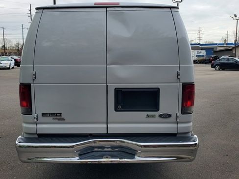 Used 2014 Ford E-150 and Econoline 150 Extended w/ Interior Upgrade Package image 5
