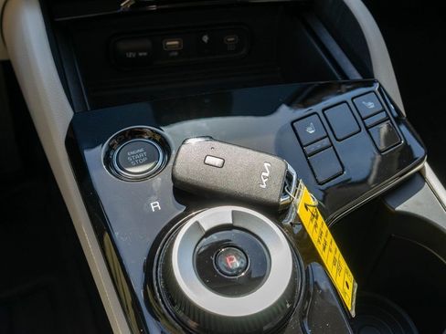 Used 2025 Kia Sportage EX AWD/4WD image 26