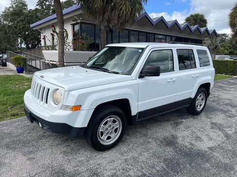 Used 2015 Jeep Patriot Sport w/ Power Value Group image 2