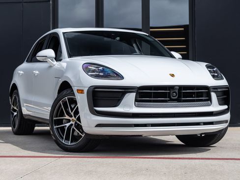 Certified 2025 Porsche Macan AWD/4WD image 6