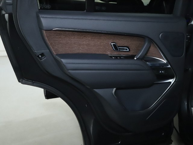 Used 2025 Land Rover Range Rover SE AWD/4WD image 32