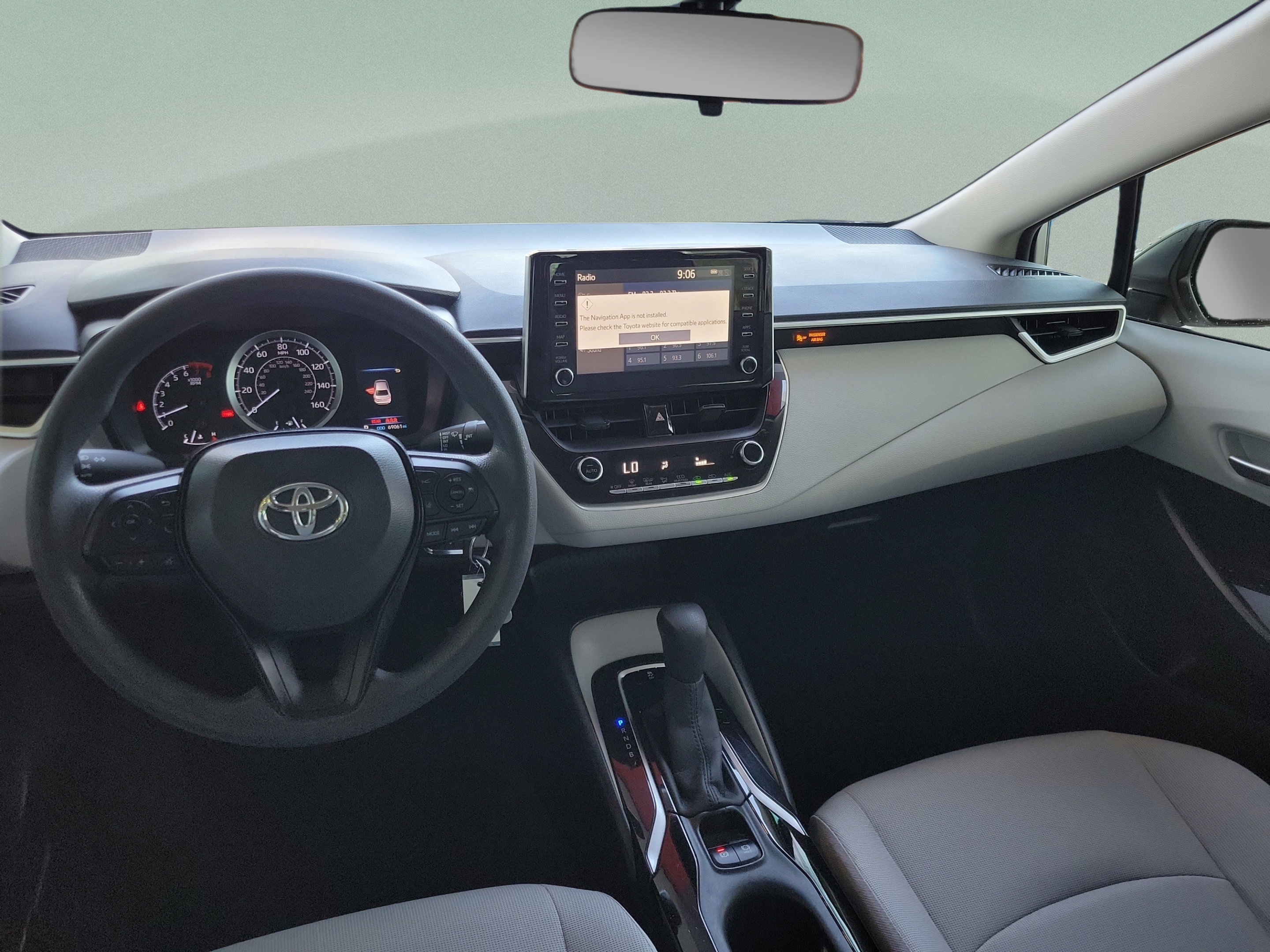 Used 2020 Toyota Corolla LE FWD image 16
