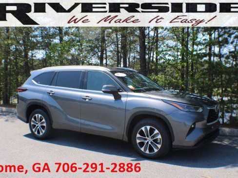 Certified 2024 Toyota Highlander XLE FWD image 1