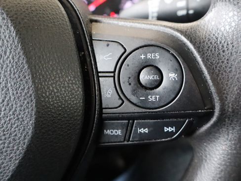 Used 2022 Toyota RAV4 LE image 20