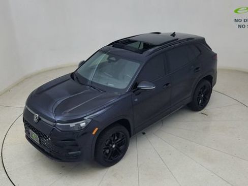 Used 2025 Volkswagen Tiguan SE R-Line AWD/4WD image 80
