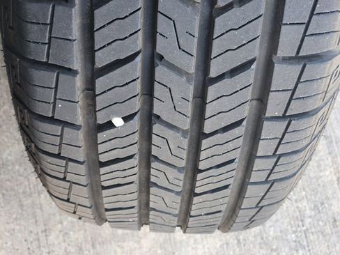 Used 2024 Chrysler Pacifica Touring-L FWD image 11
