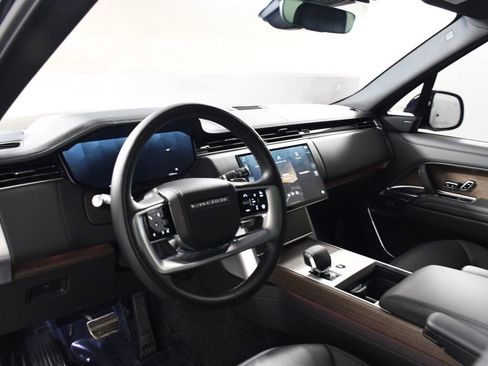 Certified 2025 Land Rover Range Rover SE image 12