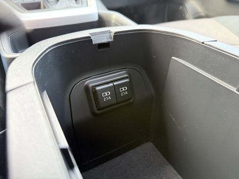 Used 2020 Toyota RAV4 XLE image 22