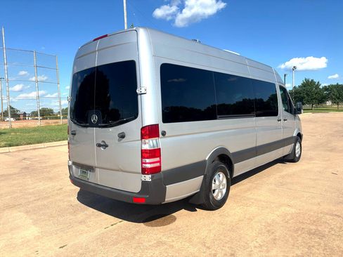 Used 2007 Dodge Sprinter 2500 w/ Cooling Group image 33