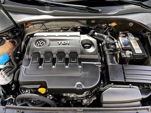 Used 2015 Volkswagen Passat TDI SEL Premium image 9