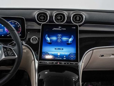 Used 2025 Mercedes-Benz GLC 300 image 13