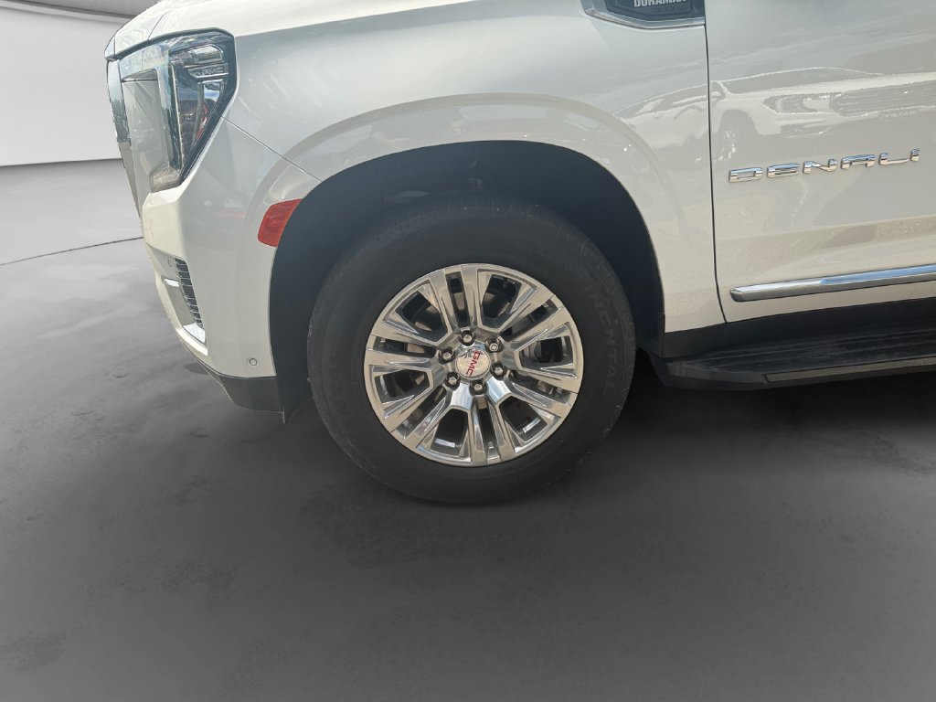 Used 2024 GMC Yukon Denali w/ Advanced Technology Package AWD/4WD image 9
