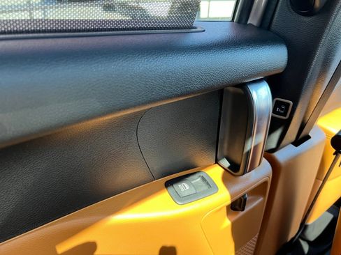Used 2023 Chrysler Pacifica Pinnacle FWD image 69