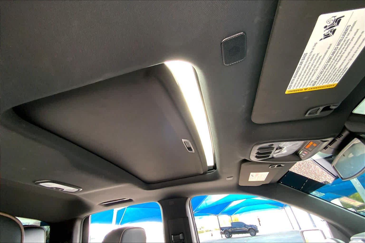 Used 2024 GMC Canyon Denali AWD/4WD image 14