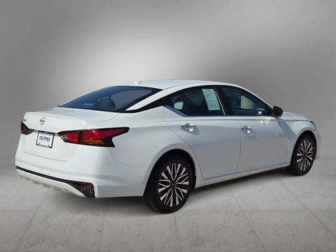 Used 2025 Nissan Altima 2.5 SV FWD image 8