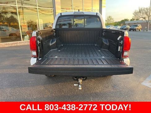 Used 2022 Toyota Tacoma SR AWD/4WD image 31