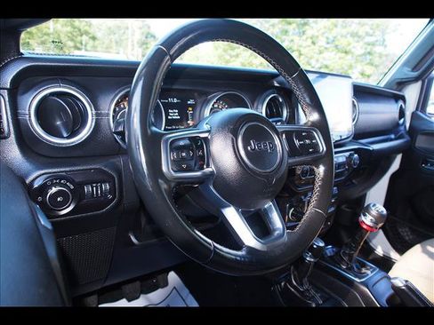 Used 2018 Jeep Wrangler Unlimited Sahara image 19