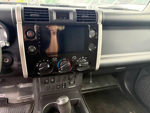 Used 2007 Toyota FJ Cruiser 2WD image 11
