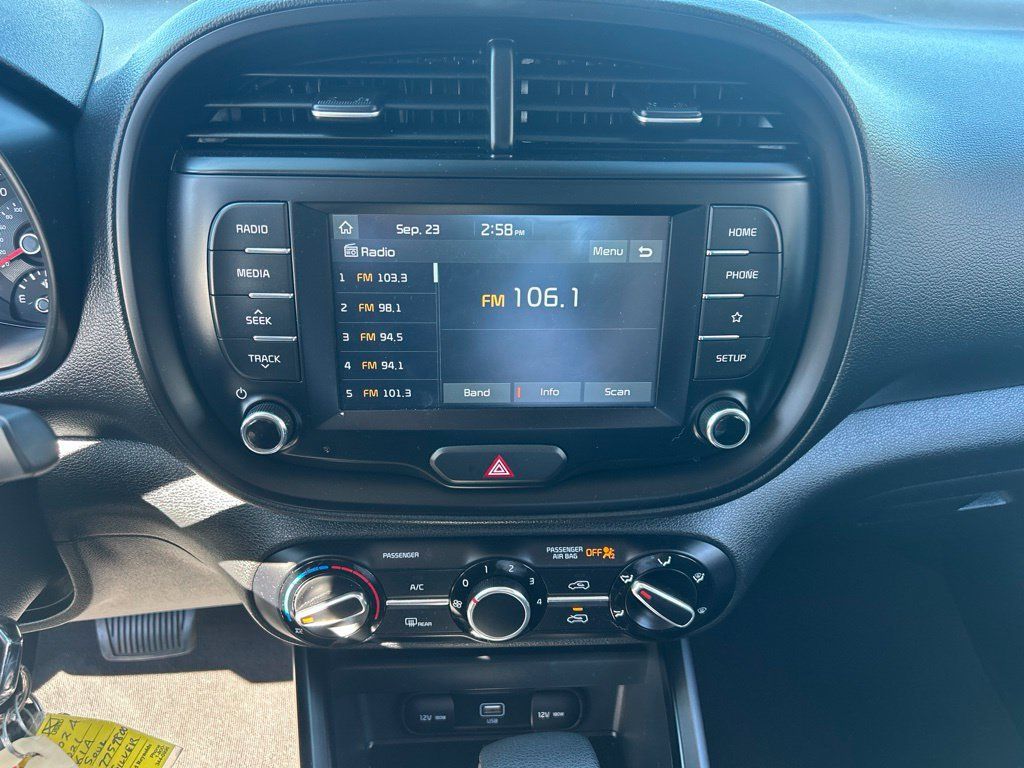 Used 2021 Kia Soul LX FWD image 14