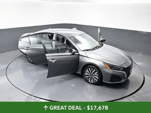 Used 2024 Nissan Altima 2.5 SV image 58