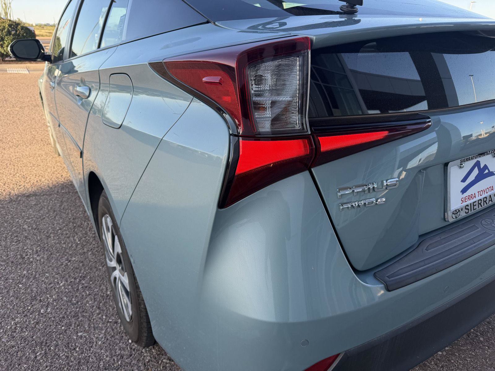 Used 2020 Toyota Prius LE AWD/4WD image 11