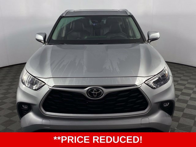Used 2023 Toyota Highlander XLE FWD image 2