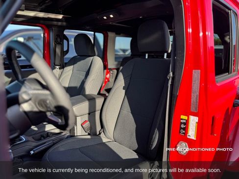 Used 2025 Jeep Wrangler Unlimited Sahara w/ Safety Group AWD/4WD image 11