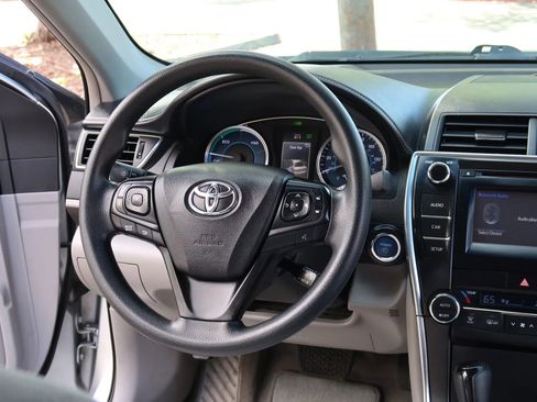 Used 2016 Toyota Camry LE FWD image 25
