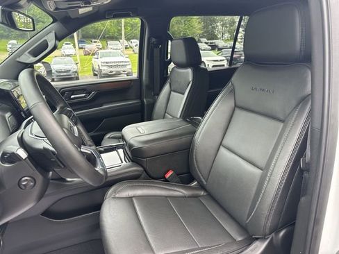 Used 2025 GMC Yukon XL Denali AWD/4WD image 15