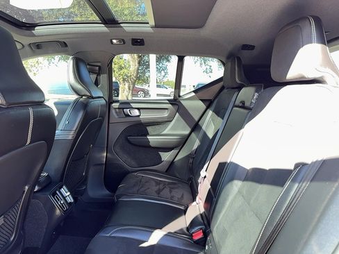 Used 2019 Volvo XC40 T5 R-Design image 17