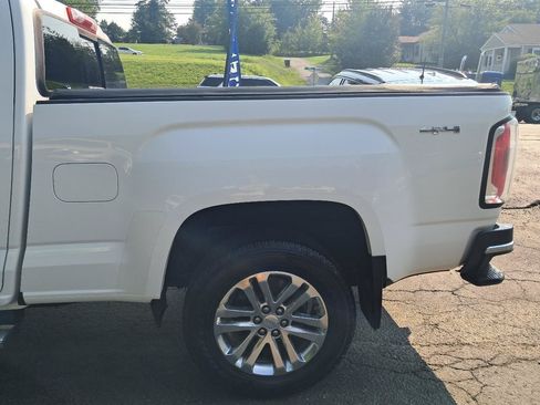 Used 2016 GMC Canyon SLT w/ Driver Alert Package AWD/4WD image 4
