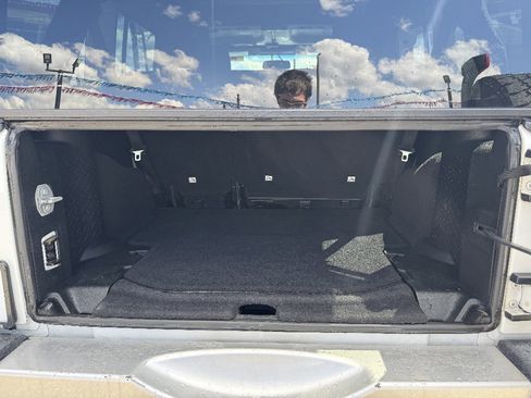 Used 2018 Jeep Wrangler Unlimited Sahara image 12