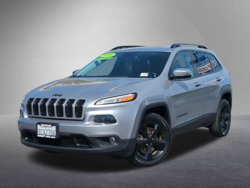Used 2018 Jeep Cherokee Latitude w/ Altitude Package image 1