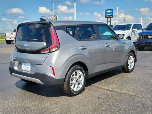Used 2025 Kia Soul LX w/ LX Technology Package FWD image 4