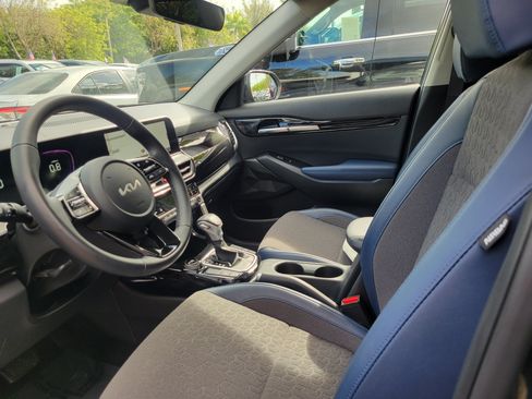 Used 2025 Kia Seltos S FWD image 12