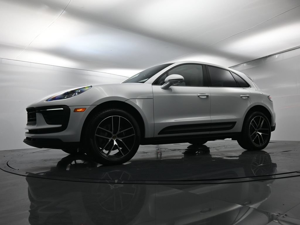 Certified 2026 Porsche Macan AWD/4WD image 45