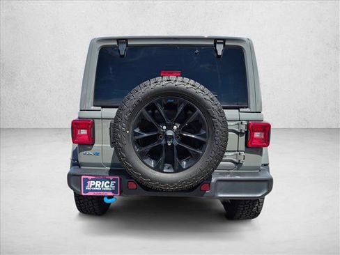 Used 2022 Jeep Wrangler Unlimited Sahara AWD/4WD image 7