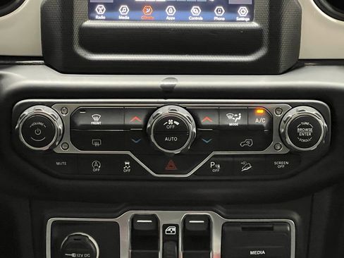 Used 2021 Jeep Wrangler Unlimited Sport AWD/4WD image 24