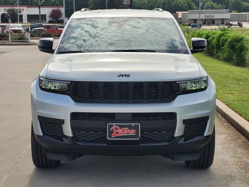 New 2025 Jeep Grand Cherokee L Altitude image 2