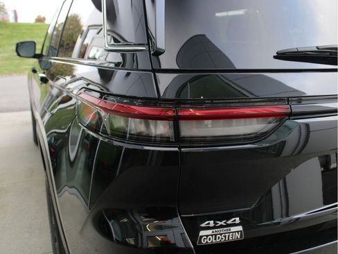 New 2025 Jeep Grand Cherokee Limited w/ Trailer Tow Package image 36