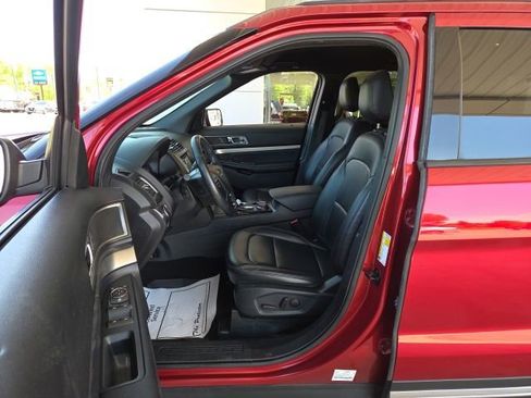 Used 2019 Ford Explorer XLT w/ Equipment Group 202A AWD/4WD image 25