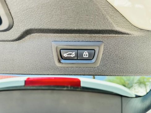 Used 2017 BMW X5 xDrive40e image 33