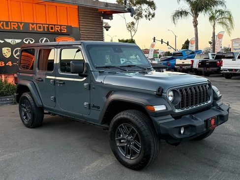 Used 2025 Jeep Wrangler Unlimited Sport AWD/4WD image 14