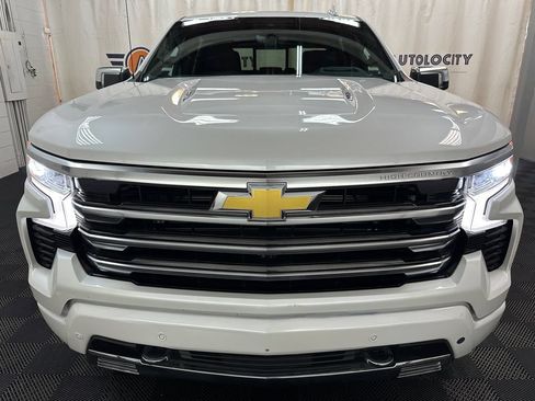Used 2024 Chevrolet Silverado 1500 High Country w/ Technology Package AWD/4WD image 3
