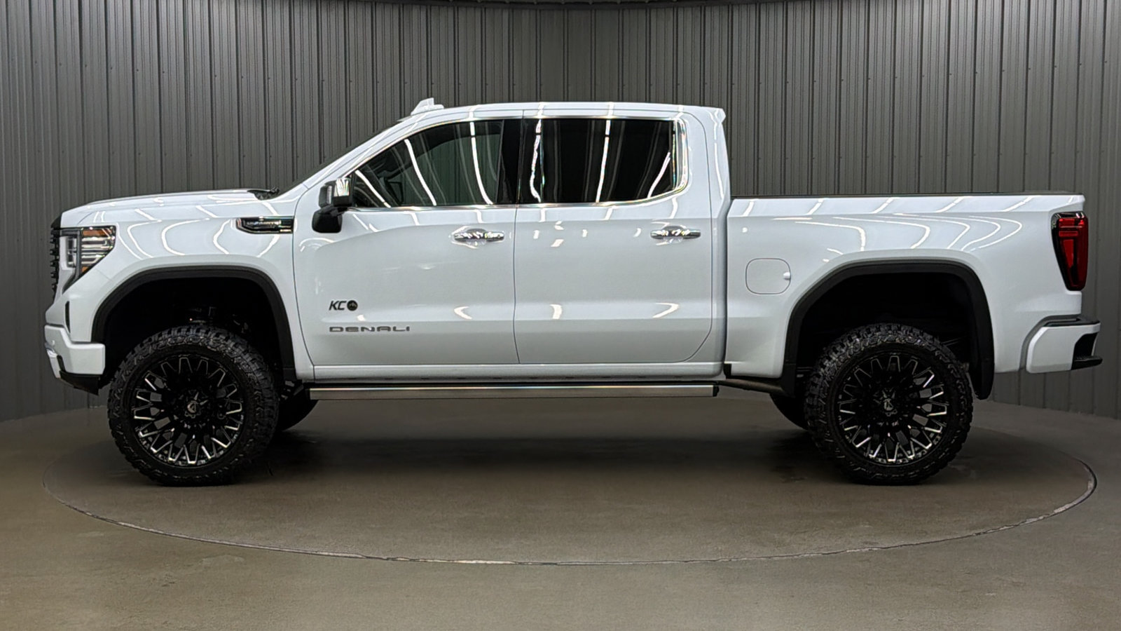 Used 2026 GMC Sierra 1500 Denali Ultimate AWD/4WD image 2