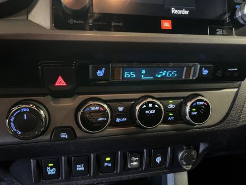 Used 2017 Toyota Tacoma TRD Sport image 22