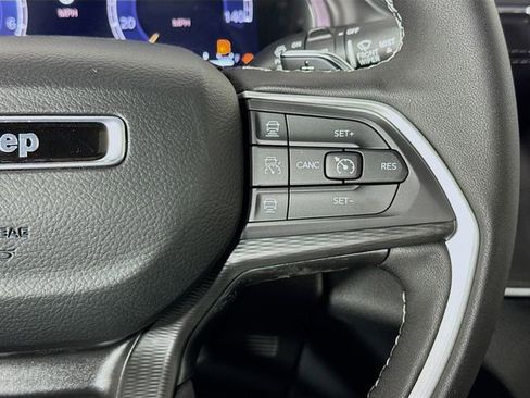 New 2025 Jeep Grand Cherokee Laredo X w/ Luxury Tech Group I image 32