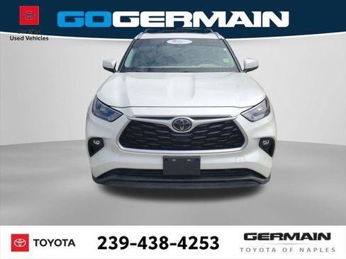Certified 2020 Toyota Highlander XLE FWD image 3