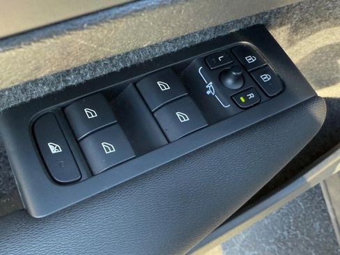 Certified 2025 Volvo XC40 B5 Plus image 15